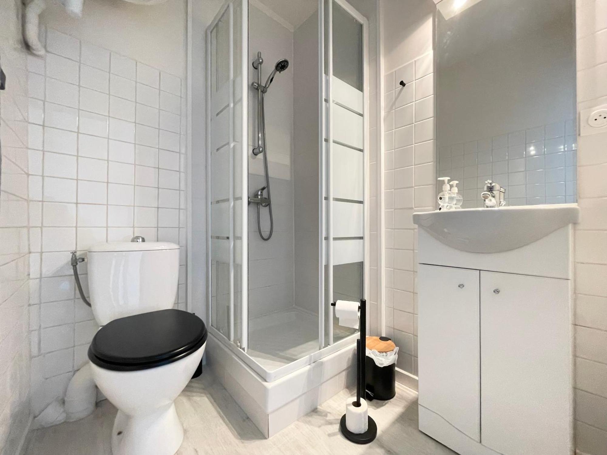Hébergement de vacances Les Chats Pitres Maison Au Calme Renovee Avec Jardin, Abri A Velo, Parking Gratuit, 5 Mn A Pied Du Centre Proche Des Plages Du Debarquement *